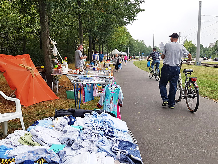 Nachbarschafts­floh­markt auf der Heiterblickallee